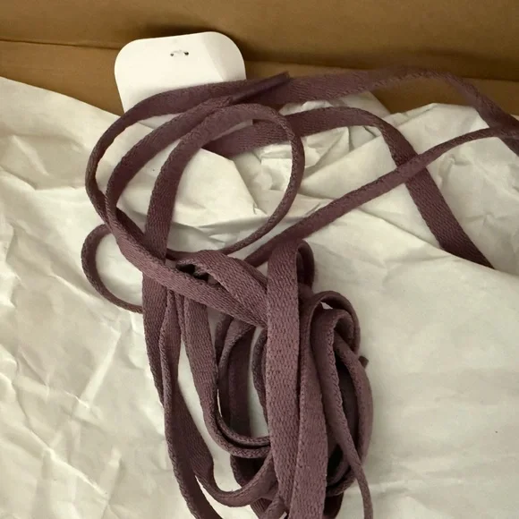 Nike Air Jordan 1 Retro High OG in Mauve and White - Picture 7 of 8